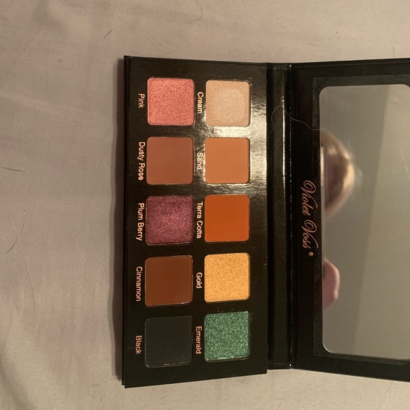 Essentials palette by Violet Voss - Picture 4 of 4
